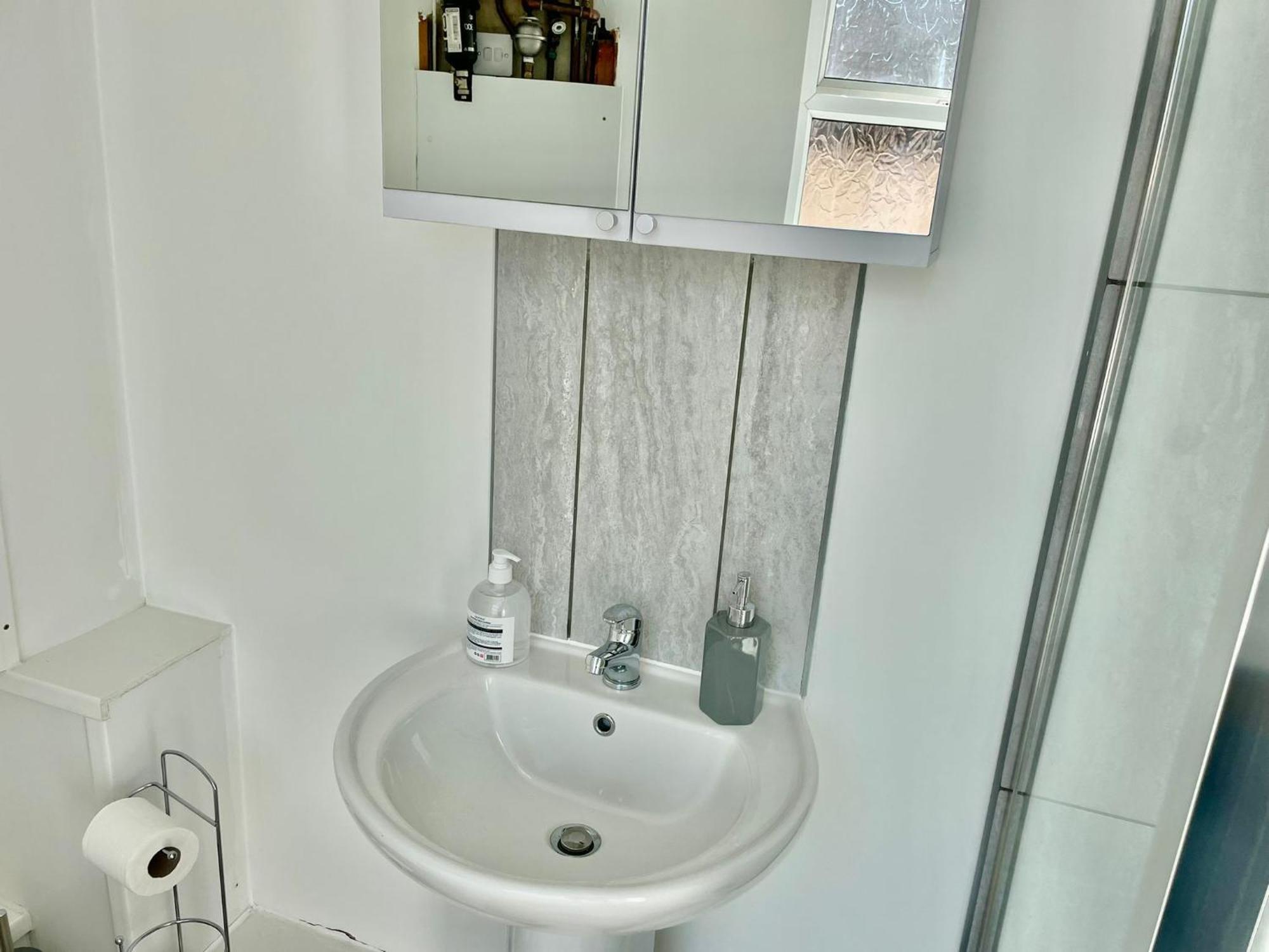 Cheerful 1 Bed Apartment Cardiff City Centre - Penarth Rd Room photo